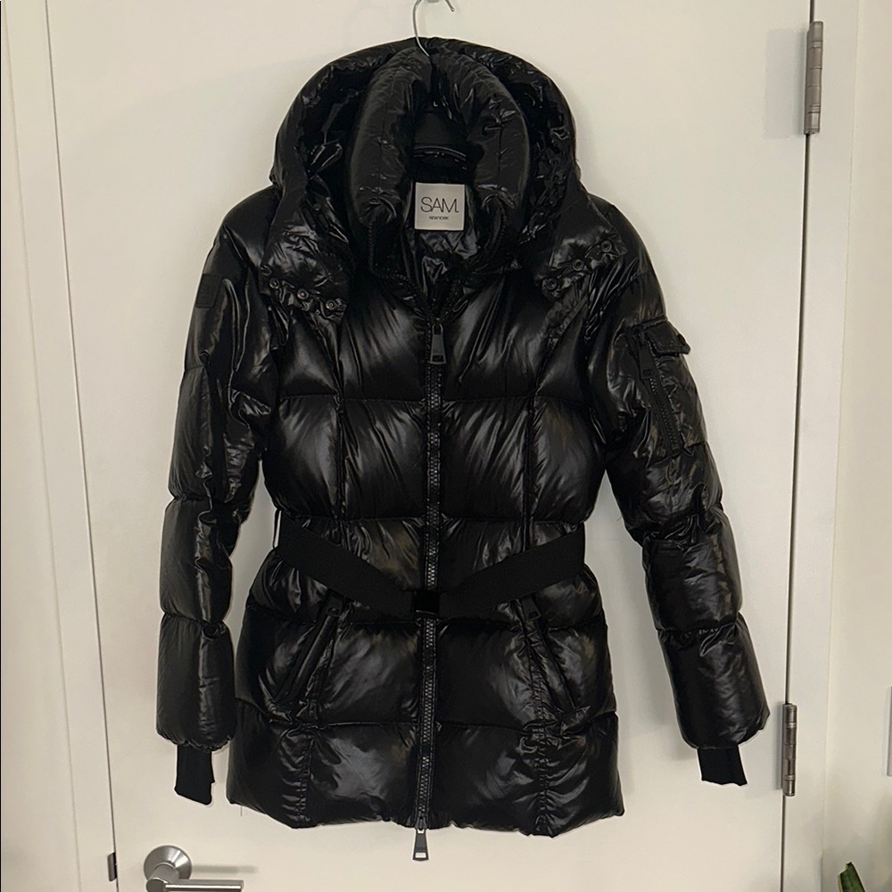 SAM. Women's Black Puffer Jacket Size L with belt.